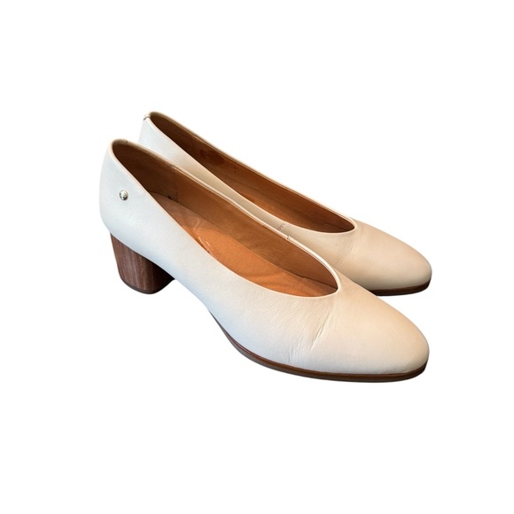 PIKOLINOS Shoes - Pikolinos Calafat Cream Leather Pumps
